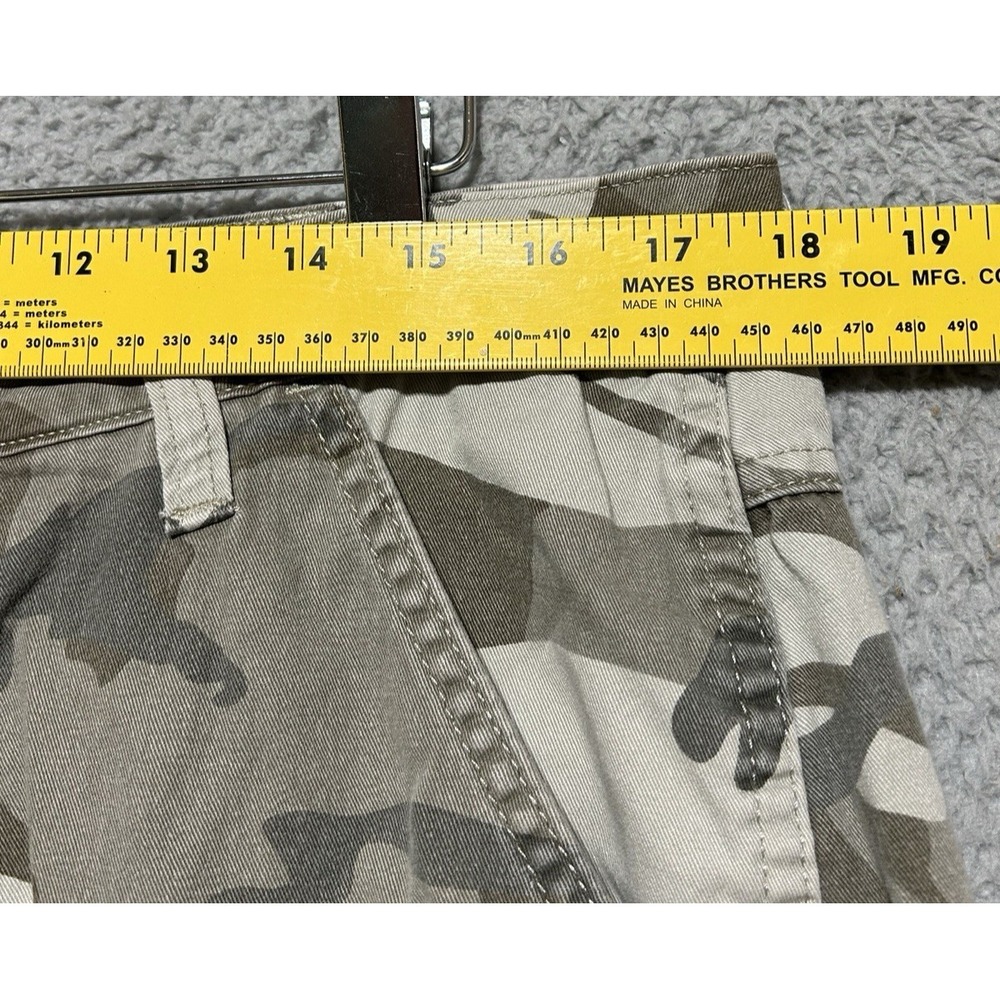Vintage Wrangler Baggy Utility Cargo Shorts 36x9 Brushstroke Camo Y2K - Picture 4 of 8
